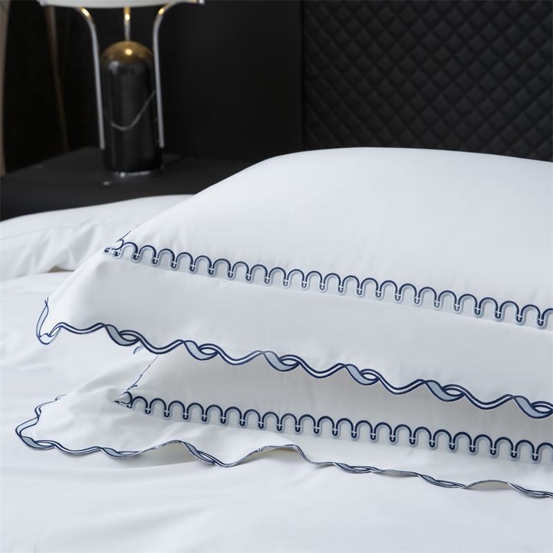 Izuzetan set posteljine od pamučnog satena 350TC dizajna s vezom Izuzetan set posteljine od pamučnog satena 350TC dizajna s vezom