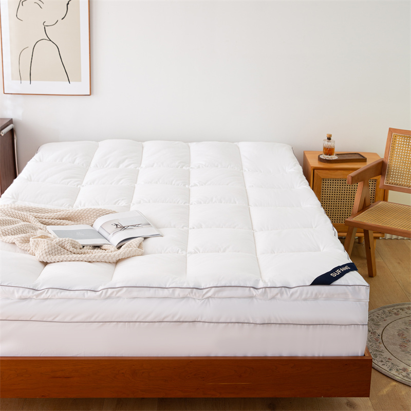 Dvoslojni nadmadrac s patentnim zatvaračem kombinirani nadmadrac s punjenjem od mikrovlakana Dvoslojni nadmadrac s patentnim zatvaračem kombinirani nadmadrac s punjenjem od mikrovlakana