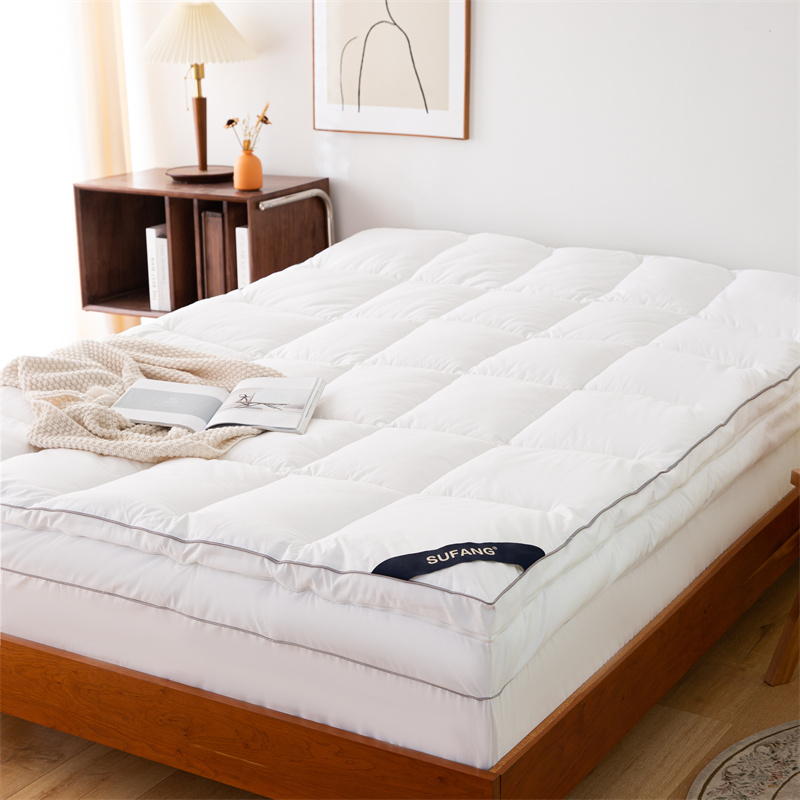 Dvoslojni nadmadrac s patentnim zatvaračem kombinirani nadmadrac s punjenjem od mikrovlakana Dvoslojni nadmadrac s patentnim zatvaračem kombinirani nadmadrac s punjenjem od mikrovlakana