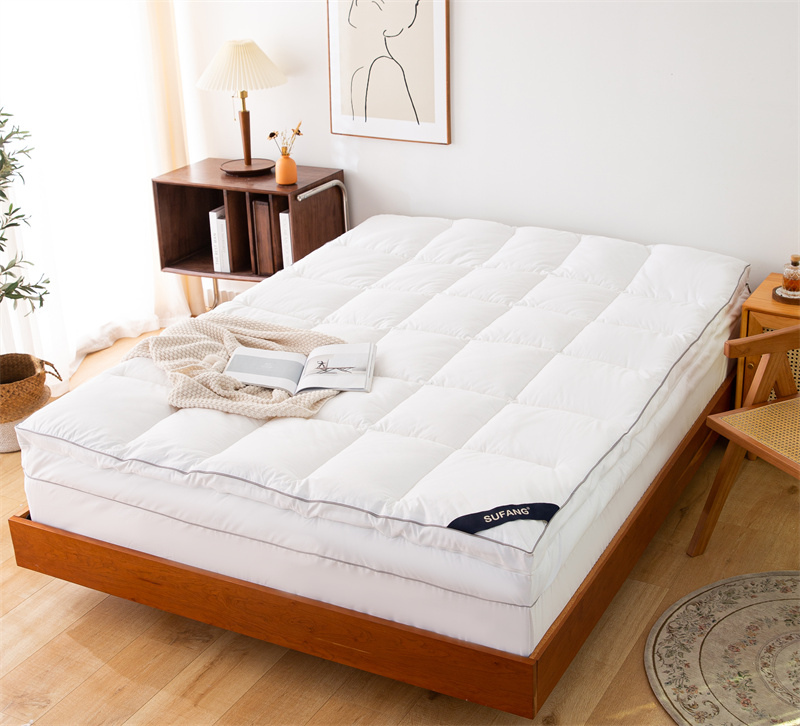 Dvoslojni nadmadrac s patentnim zatvaračem kombinirani nadmadrac s punjenjem od mikrovlakana Dvoslojni nadmadrac s patentnim zatvaračem kombinirani nadmadrac s punjenjem od mikrovlakana