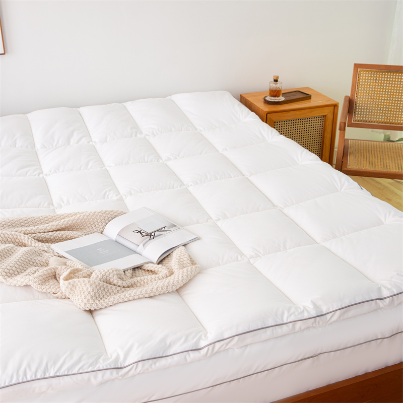 Dvoslojni nadmadrac s patentnim zatvaračem kombinirani nadmadrac s punjenjem od mikrovlakana Dvoslojni nadmadrac s patentnim zatvaračem kombinirani nadmadrac s punjenjem od mikrovlakana