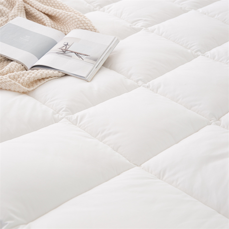 Dvoslojni nadmadrac s patentnim zatvaračem kombinirani nadmadrac s punjenjem od mikrovlakana Dvoslojni nadmadrac s patentnim zatvaračem kombinirani nadmadrac s punjenjem od mikrovlakana