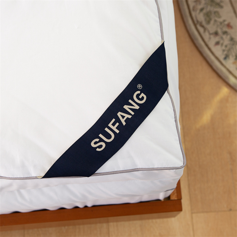 Dvoslojni nadmadrac s patentnim zatvaračem kombinirani nadmadrac s punjenjem od mikrovlakana Dvoslojni nadmadrac s patentnim zatvaračem kombinirani nadmadrac s punjenjem od mikrovlakana