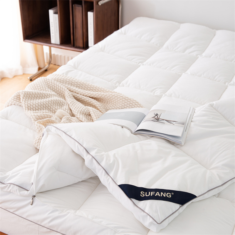 Dvoslojni nadmadrac s patentnim zatvaračem kombinirani nadmadrac s punjenjem od mikrovlakana Dvoslojni nadmadrac s patentnim zatvaračem kombinirani nadmadrac s punjenjem od mikrovlakana