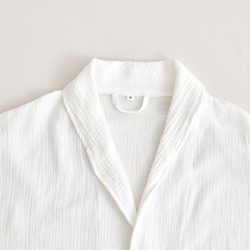 Hotelski kućni ogrtač od dvoslojne gaze pamučne tkanine sa šal ovratnikom Hotelski kućni ogrtač od dvoslojne gaze pamučne tkanine sa šal ovratnikom