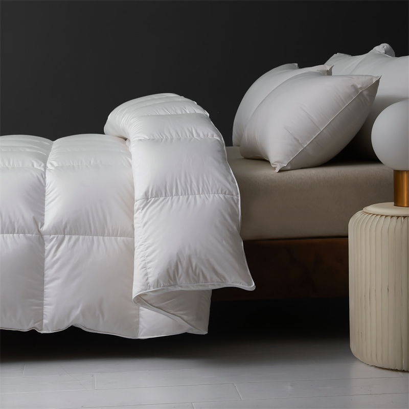 Mekana, lagana poplun od perja za zimu Mekana, lagana poplun od perja za zimu