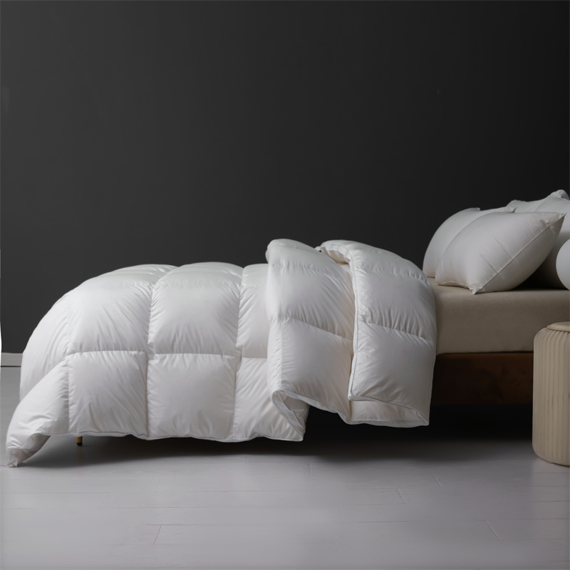 Mekana, lagana poplun od perja za zimu Mekana, lagana poplun od perja za zimu