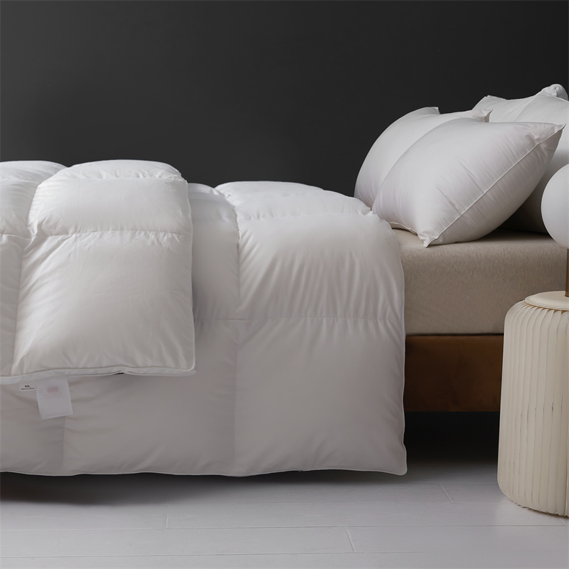 Mekana, lagana poplun od perja za zimu Mekana, lagana poplun od perja za zimu